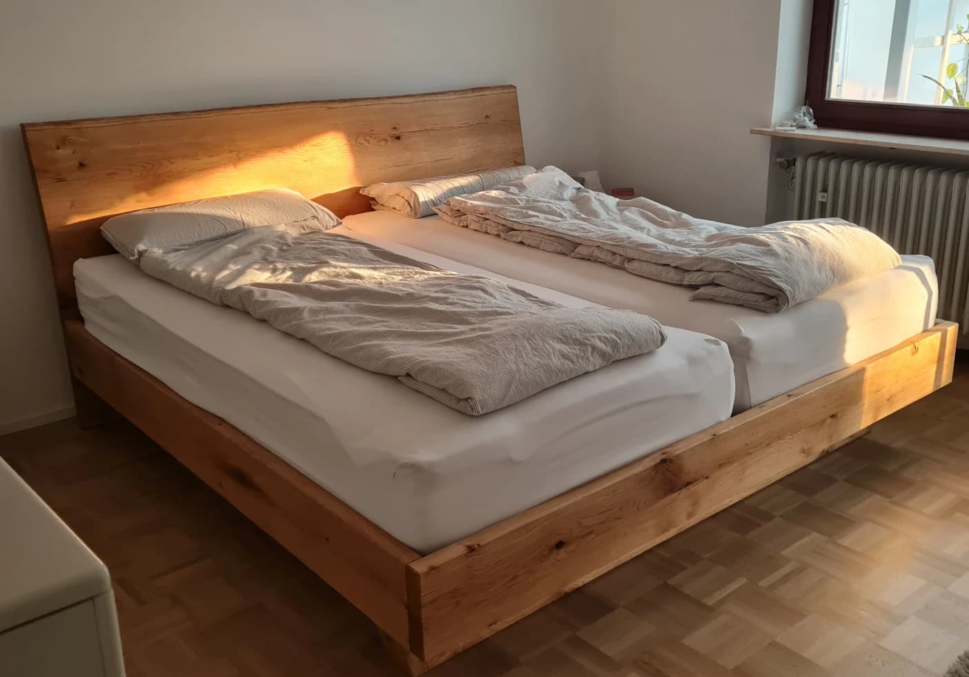Handgefertigtes Massivholzbett von Schreinerei Till Noack